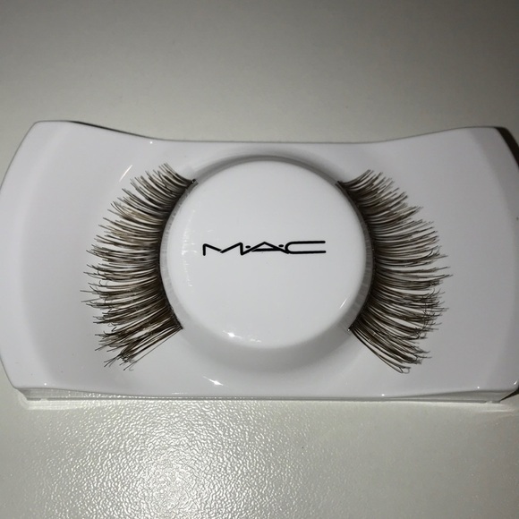 MAC false eyelashes AA9 NEW - Picture 1 of 9